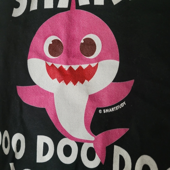 Mommy Shark Sweatshirt! - Picture 2 of 3